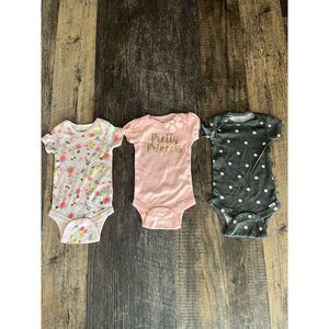 Gerber‎ Onsies For A Baby Girl  Size 0 -3 Months